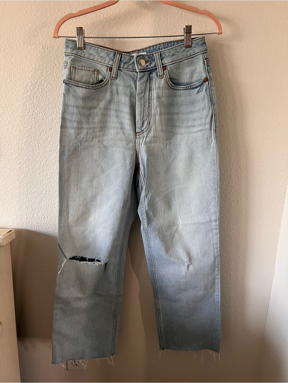 Elizabeth and James Light Wash High Rise Cropped Distressed Jeans Sz 6/28